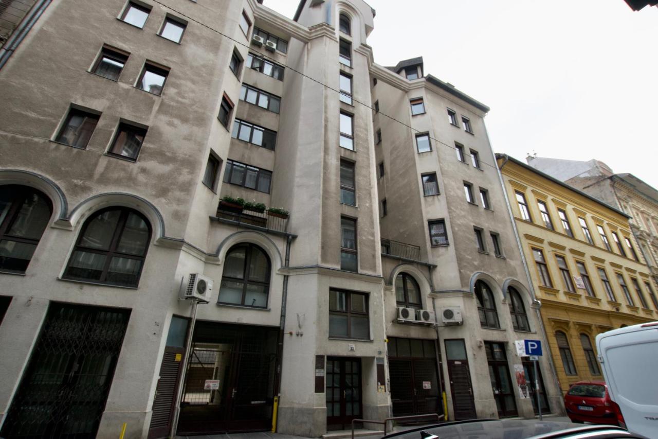 Standard Apartment By Hi5 - Dessewffy 37 Suites Budapest Eksteriør bilde